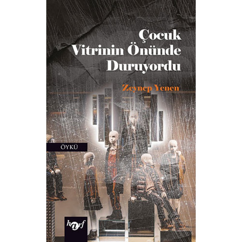 Çocuk Vitrinin Önünde Duruyordu Çocuk Vitrinin Önünde Duruyordu
