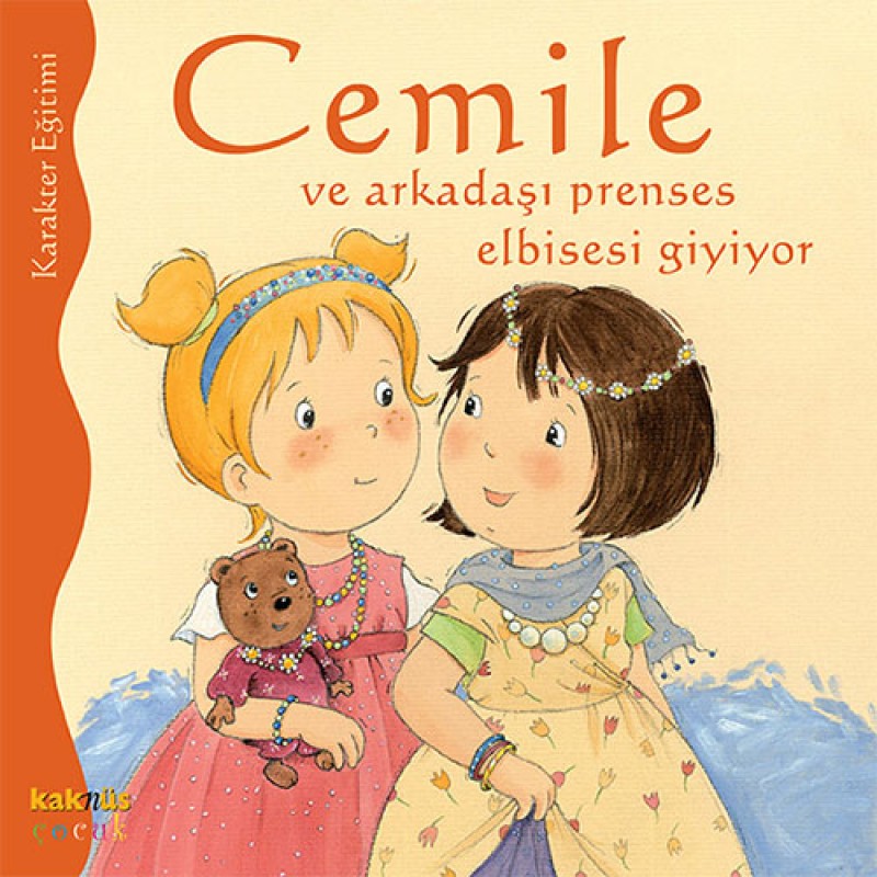 Cemile ve Arkadaşı Prenses Elbisesi Giyiyor Cemile ve Arkadaşı Prenses Elbisesi Giyiyor